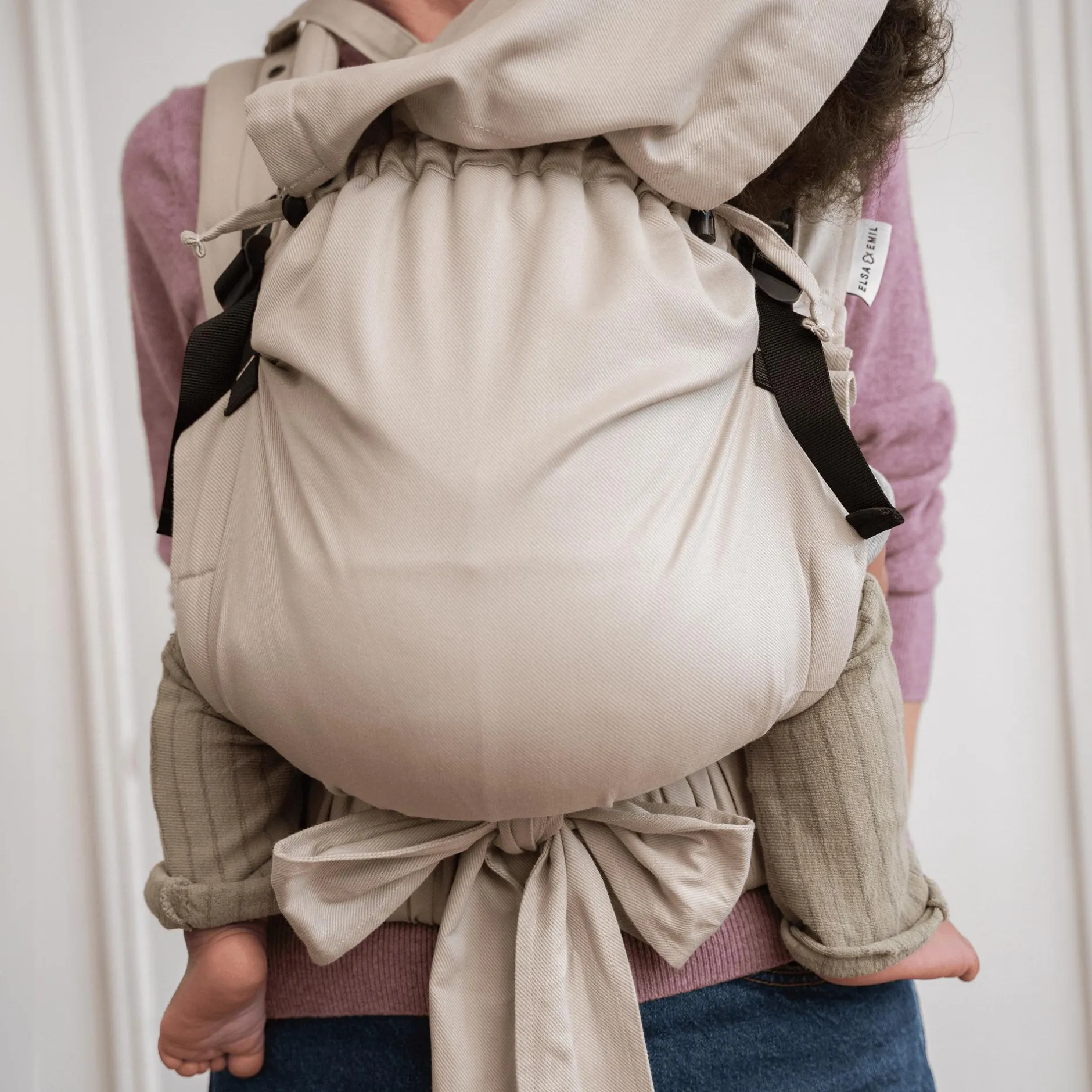 ELSA & EMIL Babytrage HUGIFY Halfbuckle Kängurubeige* Babytragen