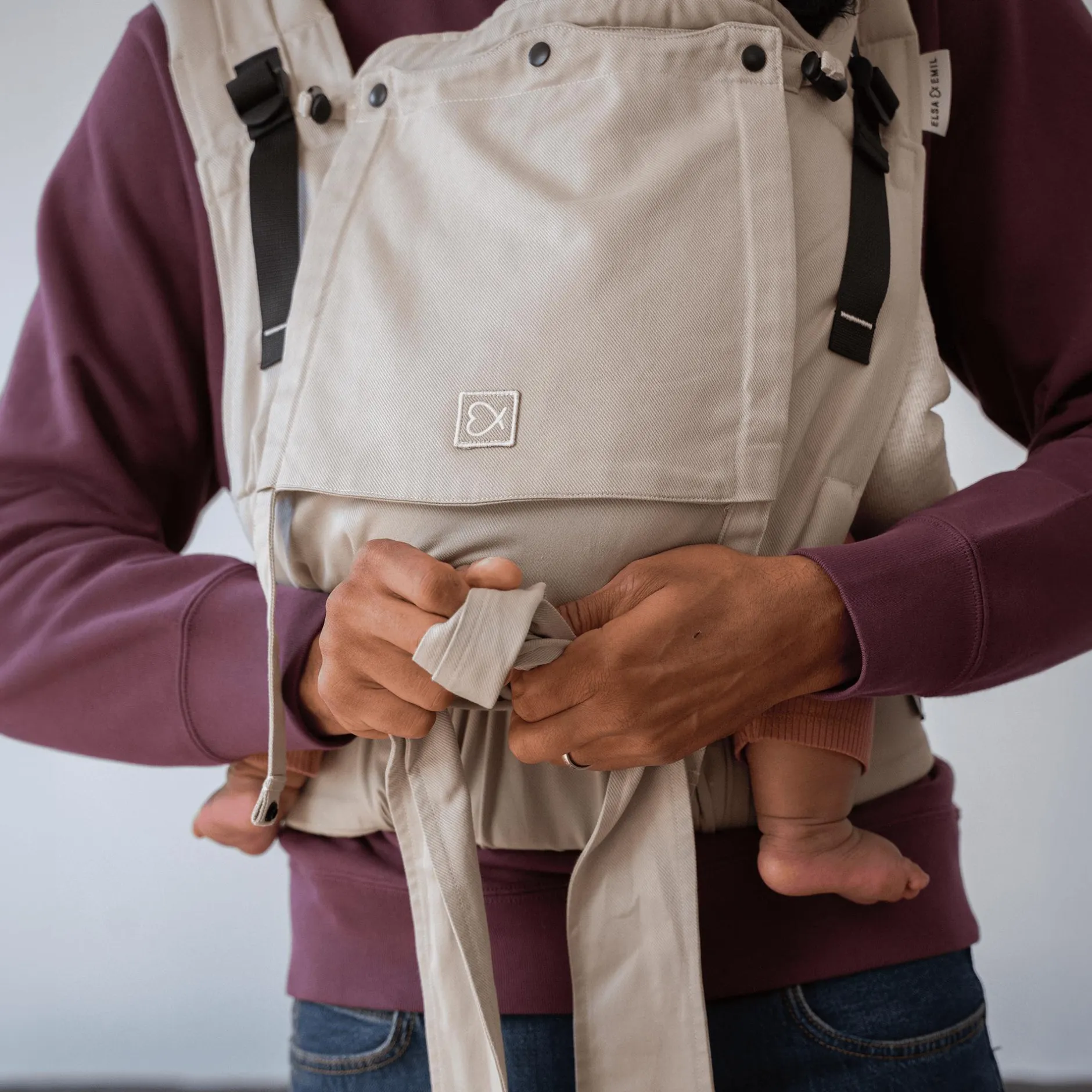 ELSA & EMIL Babytrage HUGIFY Halfbuckle Kängurubeige* Babytragen