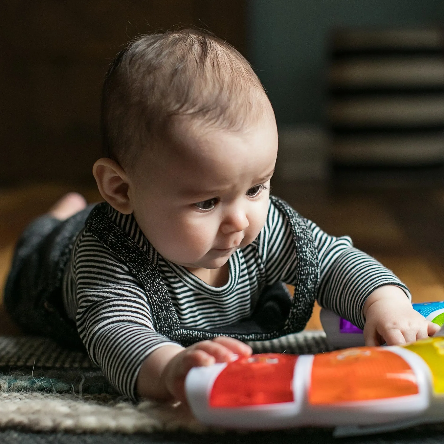 baby einstein Glow & Discover Spielzeugbügel*Kinder Lernspielzeug