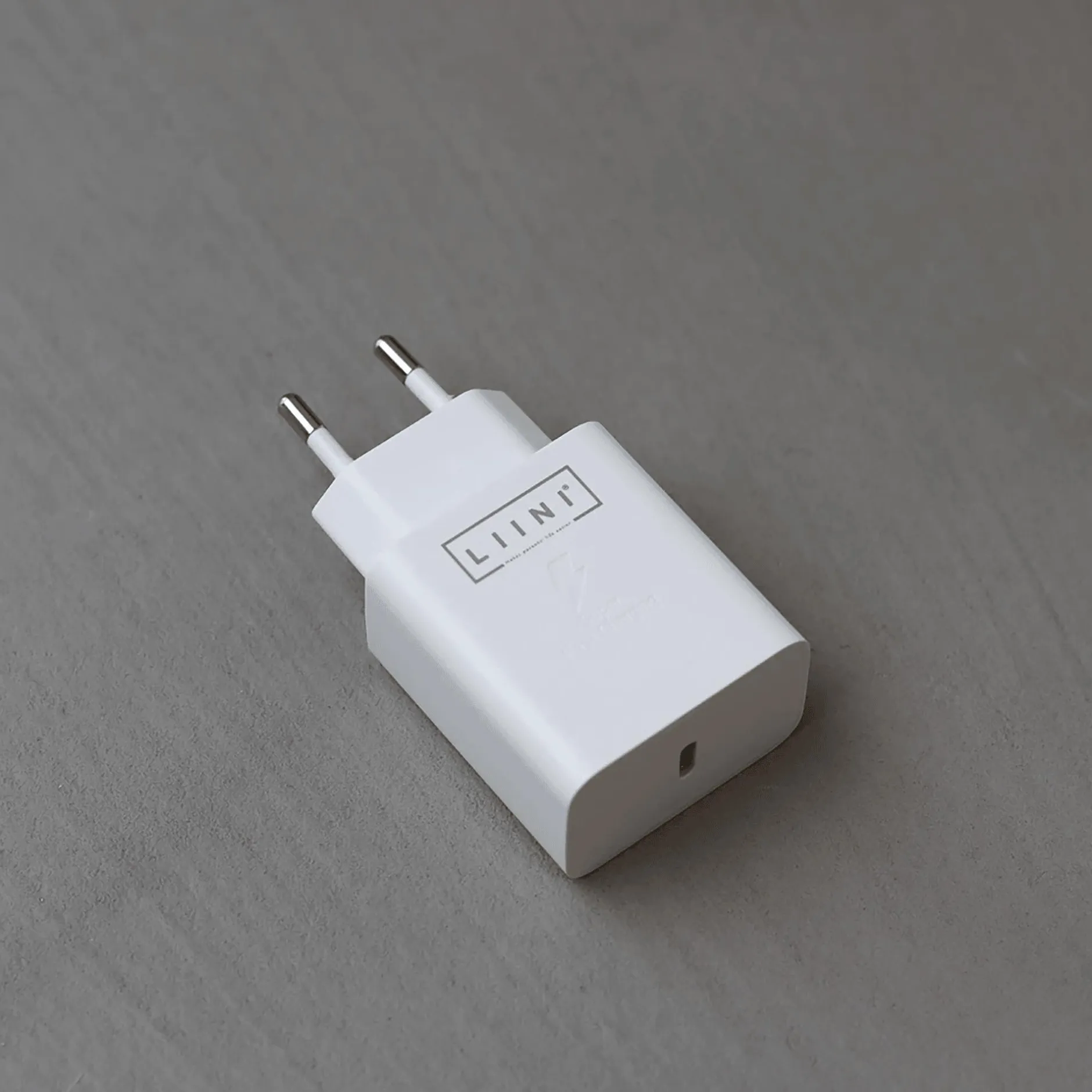 LIINI USB-C Schnellladeadapter 45W* Babykostwärmer