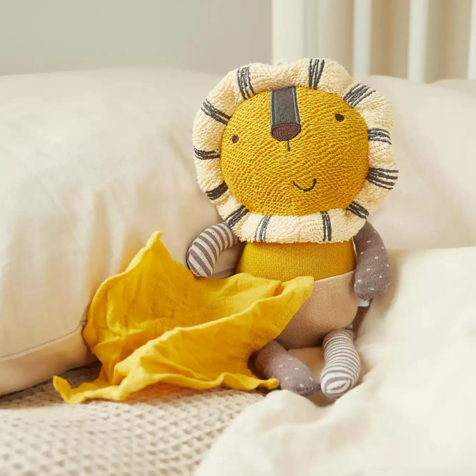 bieco Löwe mit Tuch* Kuscheltiere