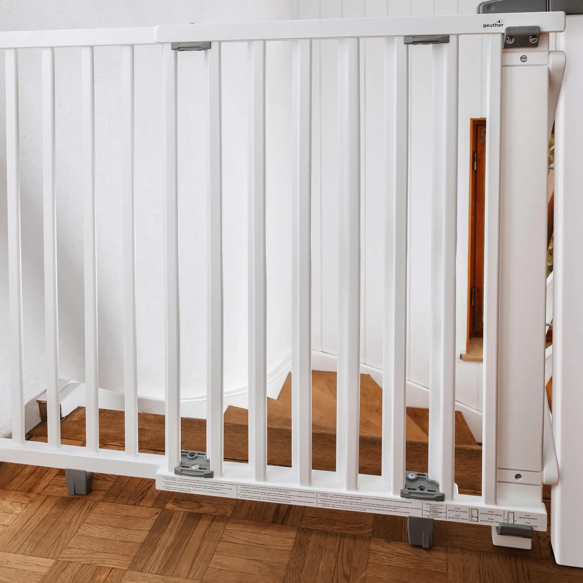 Geuther Schwenk-Treppenschutzgitter Plus 67 - 95 cm* Tür- & Treppenschutzgitter
