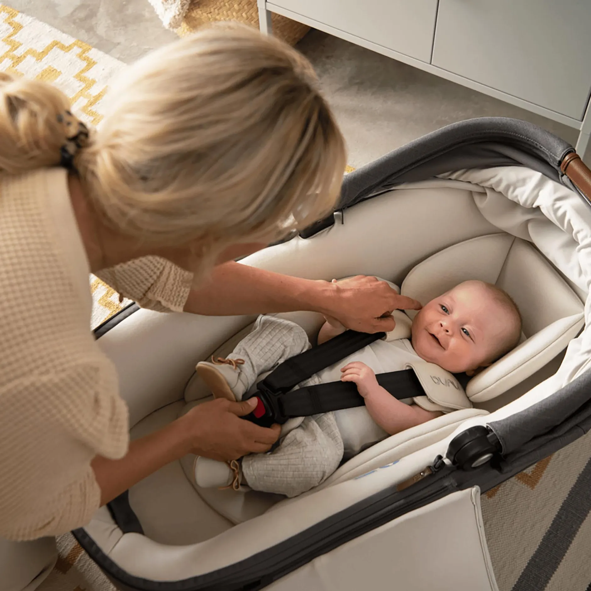 nuna Set CARI next Granite mit BASE next*Kinder Babyschalen 0-13 Kg, Gruppe 0+