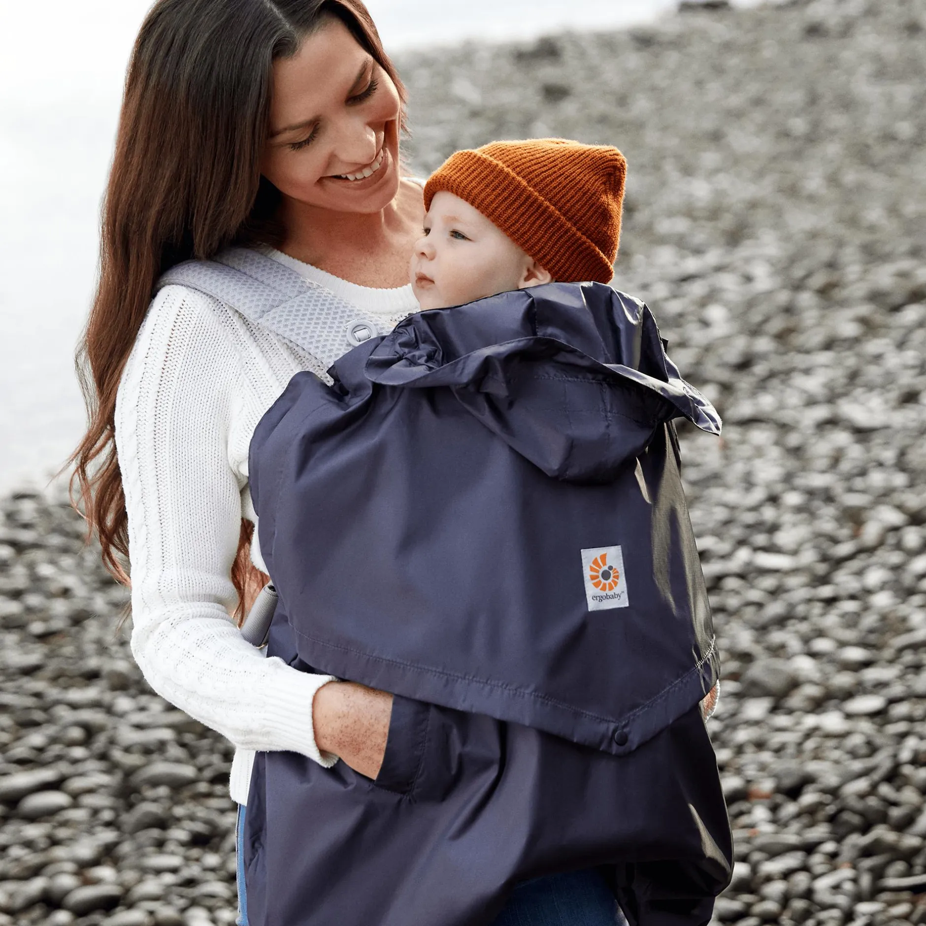 ERGObaby Set Embrace Pure Black mit Rain & Wind Carrier Cover* Babytragen