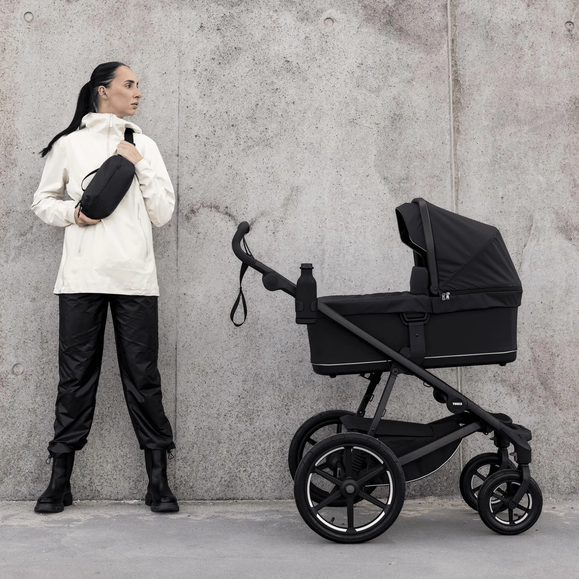 THULE Set Urban Glide 4-wheel Black on Black mit Wanne*Kinder Kombi-Kinderwagen