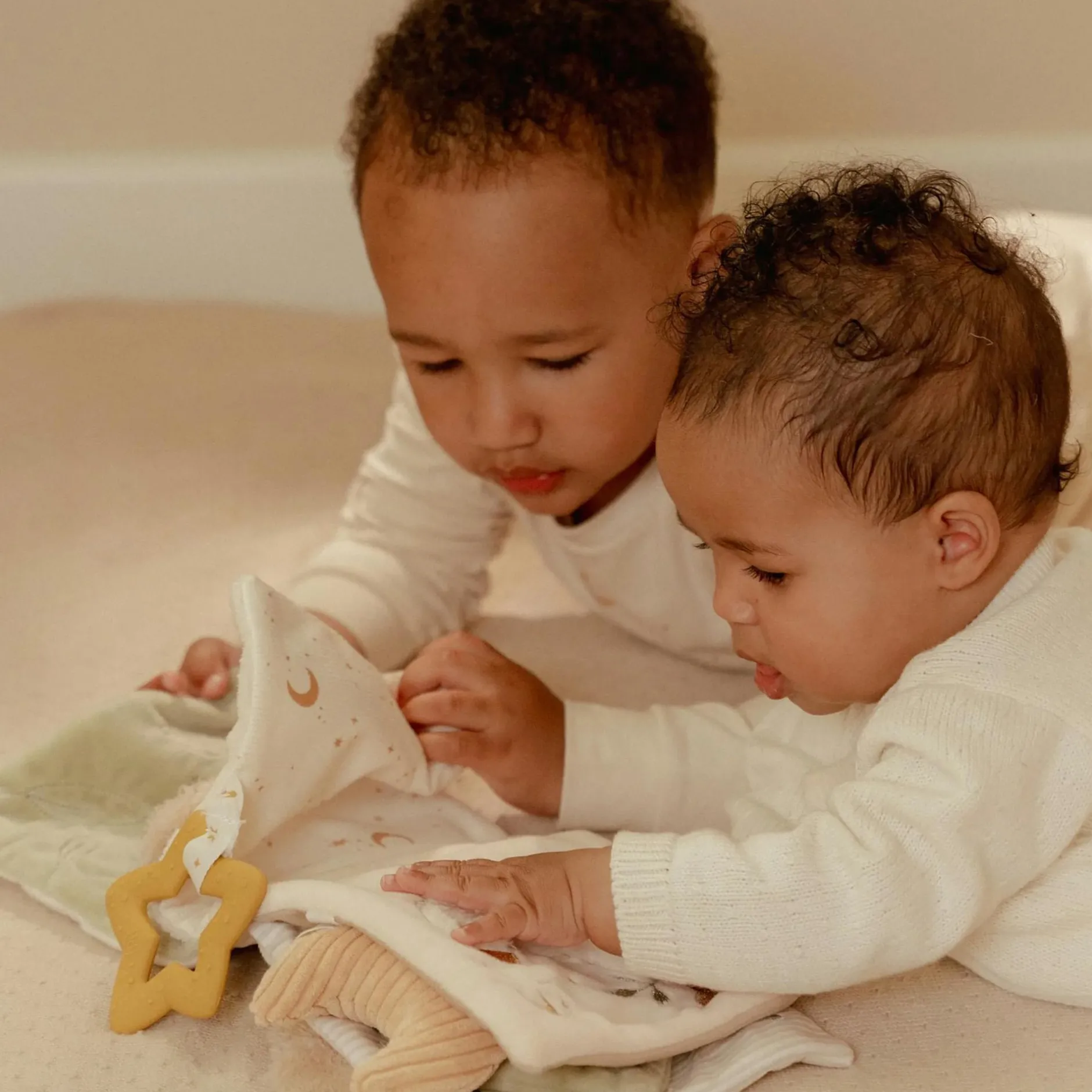 LITTLE DUTCH Stoffbuch mit Aktivitäten Newborn Naturals*Kinder Kinderbücher