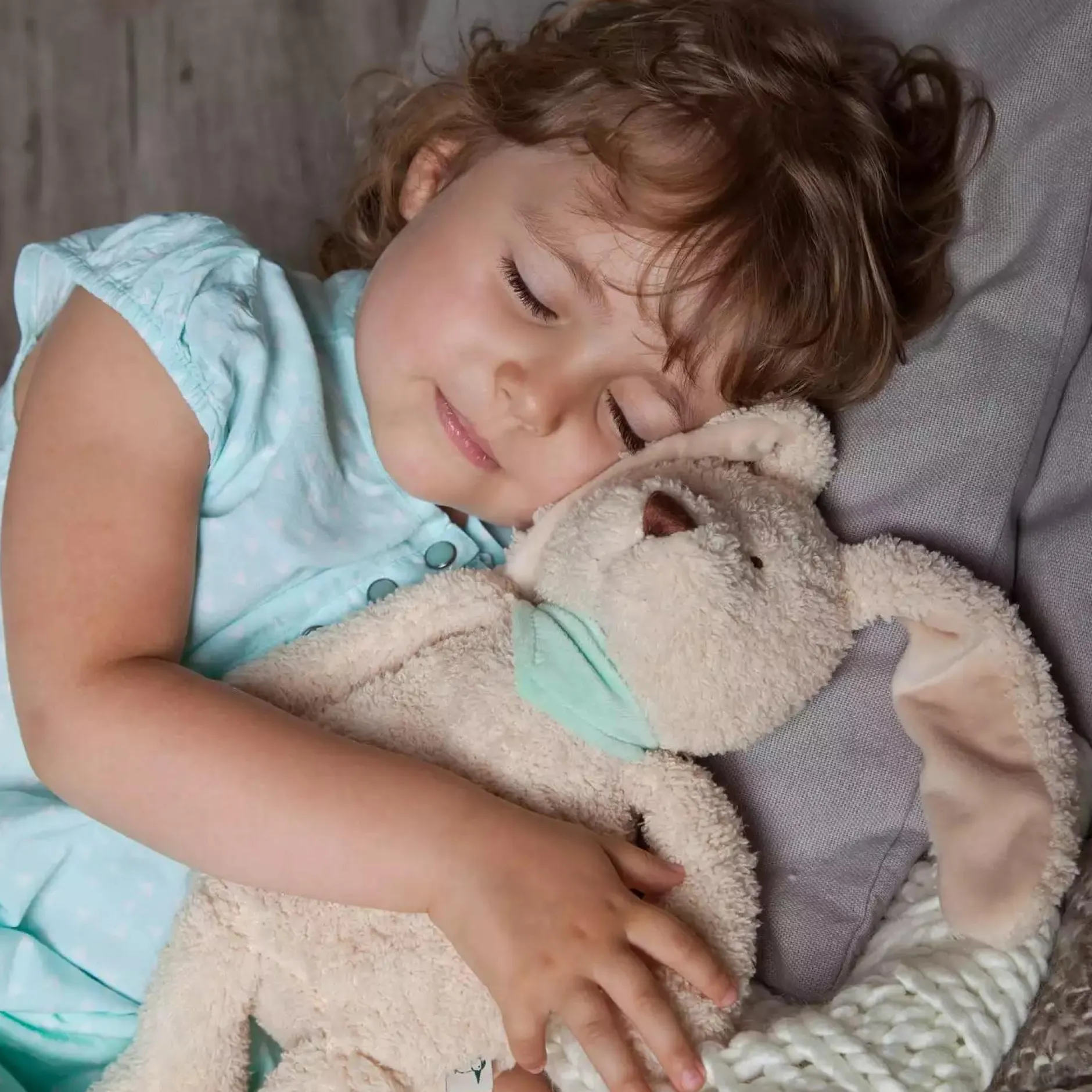 GRu00dcNSPECHT Wärme-Kuscheltier Hase Mama sitzend* Hausapotheke|Spieluhren